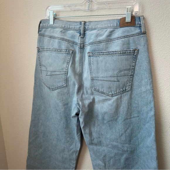 American Eagle 90s Wide Leg Jeans
Light Wash Blue Denim Womens size 12
reg 3727 - Picture 6 of 9